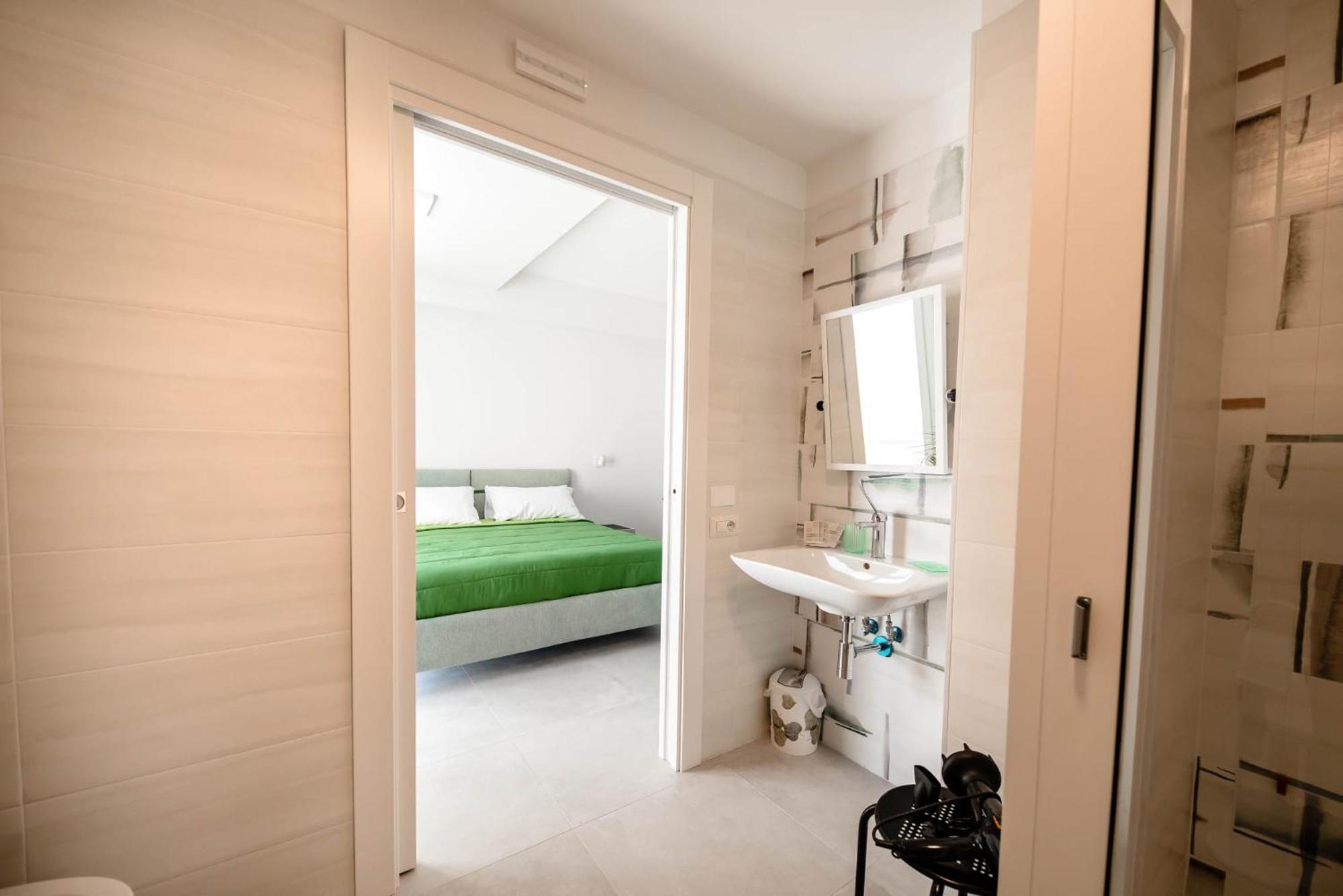 Blu Marine Bed & Breakfast กาตันซาโร ภายนอก รูปภาพ