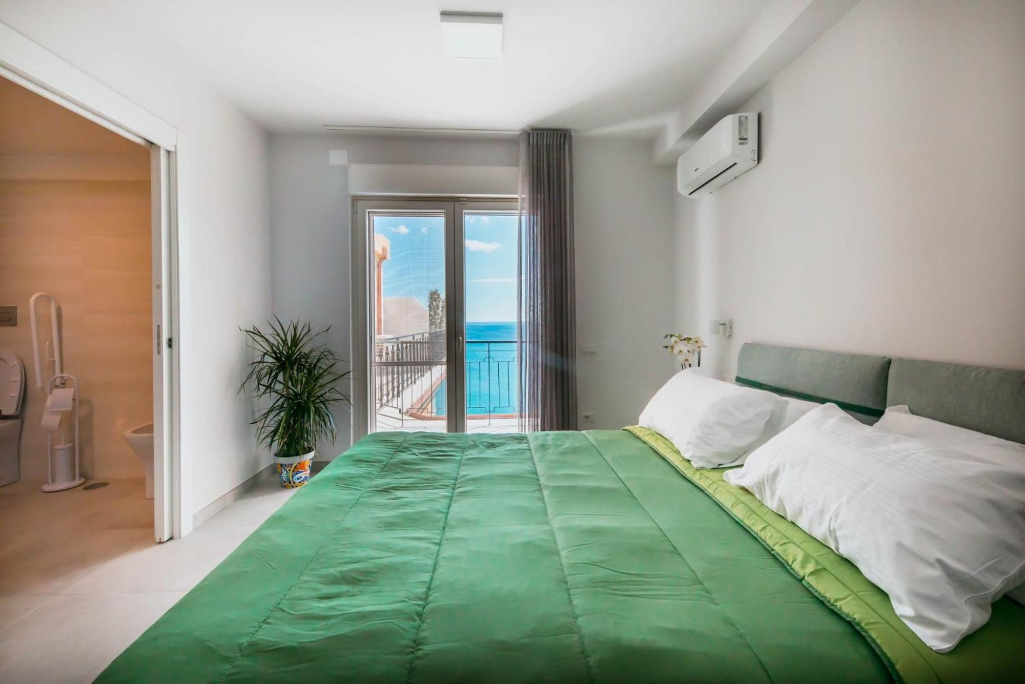 Blu Marine Bed & Breakfast กาตันซาโร ภายนอก รูปภาพ