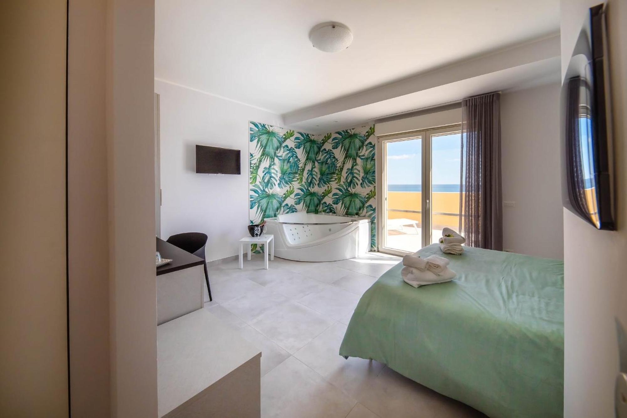 Blu Marine Bed & Breakfast กาตันซาโร ภายนอก รูปภาพ