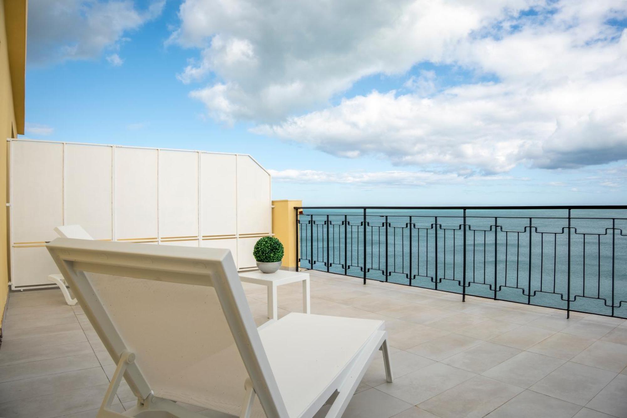 Blu Marine Bed & Breakfast กาตันซาโร ภายนอก รูปภาพ