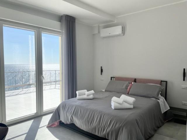 Blu Marine Bed & Breakfast กาตันซาโร ภายนอก รูปภาพ